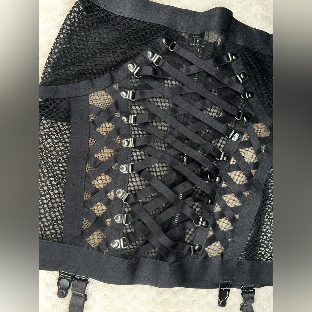 ***SOLD*** 🖤⚔️📸 Honey Birdette Courtney Suspender Skirt 📸⚔️🖤 Size Small (S) - Picture 12 of 16